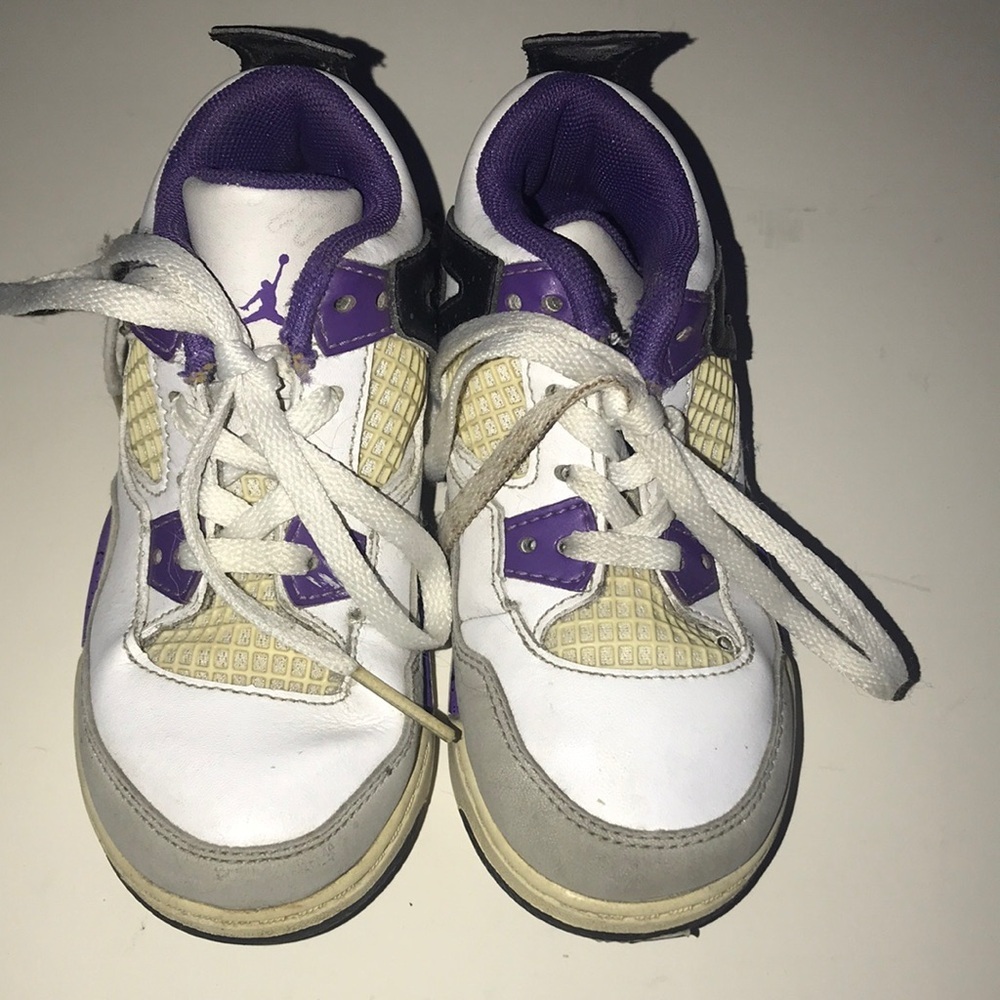 Boy’s Jordan IV Retro Sneakers